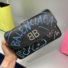 프라이빗 세일 발렌시아가 그래피티 BB 체인 숄더백 BALENCIAGA GRAFFITI BB CHAIN SHOULDER BAG 526682 0OTAN